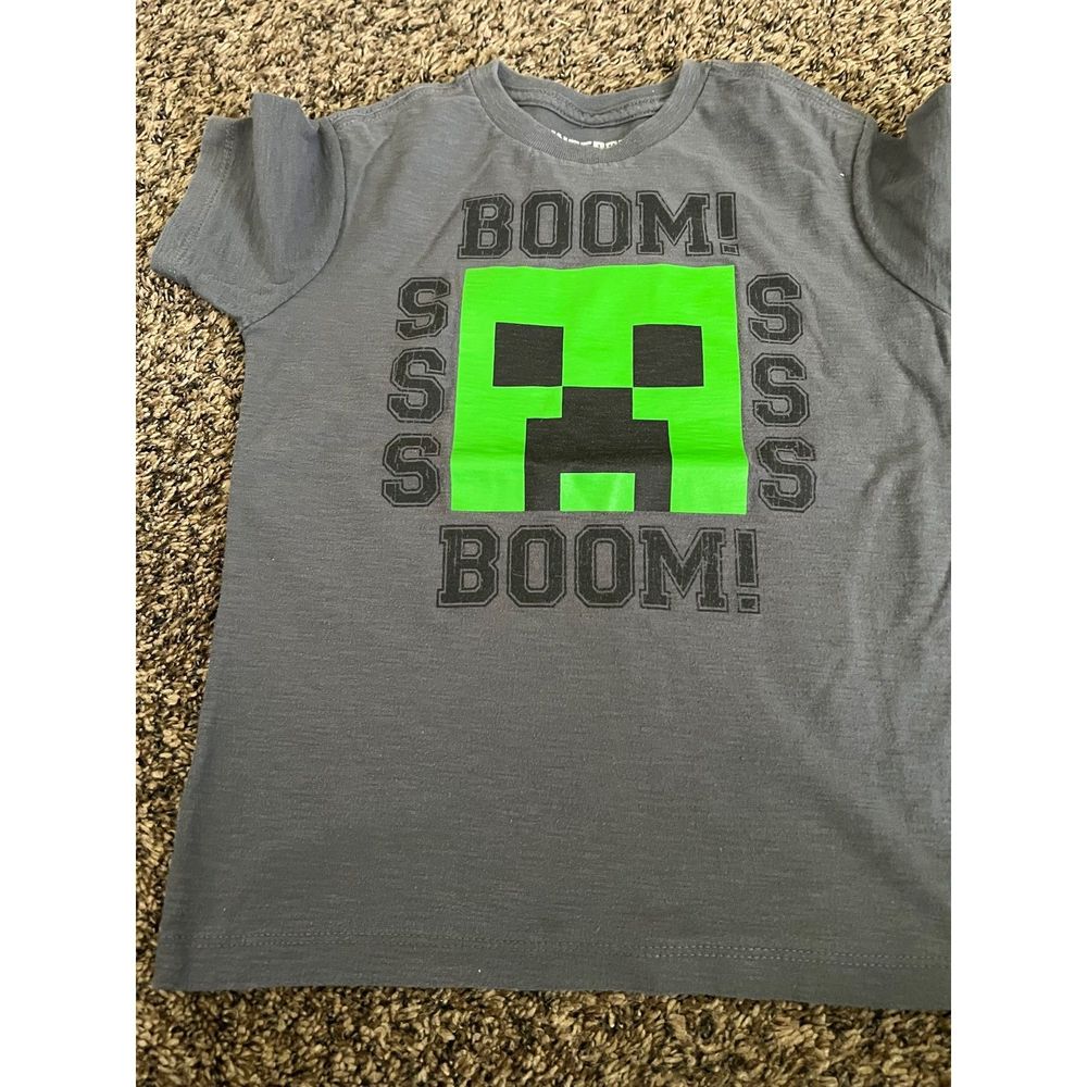 T shirts - 2 - Picture 2 of 4
